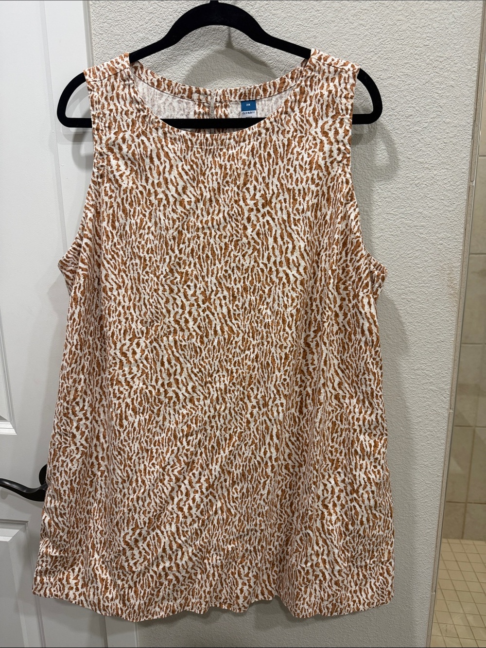 Old Navy Beige and White Sleeveless Animal-Print Tank